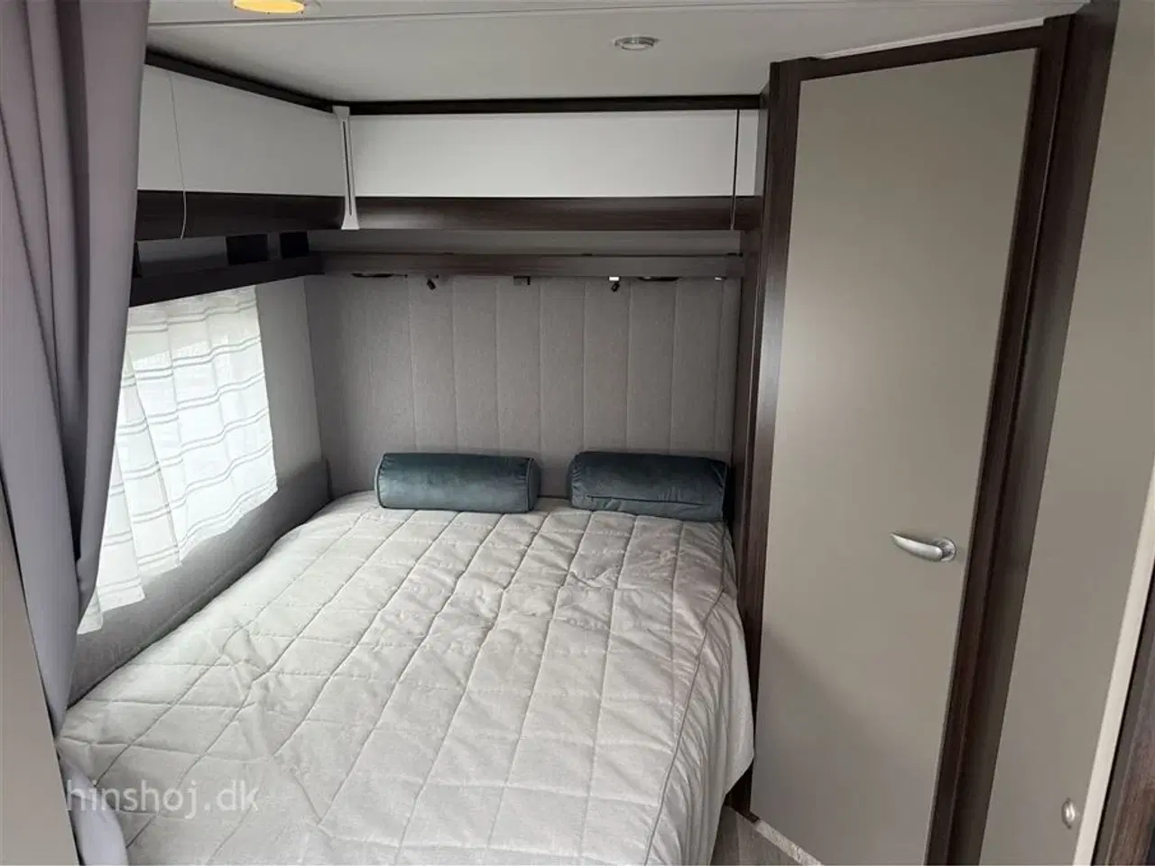 Billede 11 - 2025 - Polar Blueline 520 FD   Lækker luksus vintervogn med dobbeltseng, rundsiddegruppe fra Hinshøj Caravan