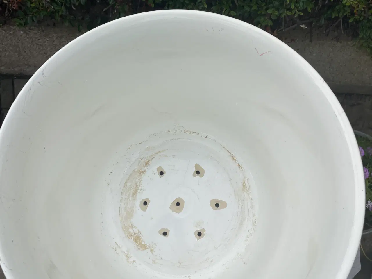 Billede 2 - Stor Hvid porcelæn skjuler med huller i bunden