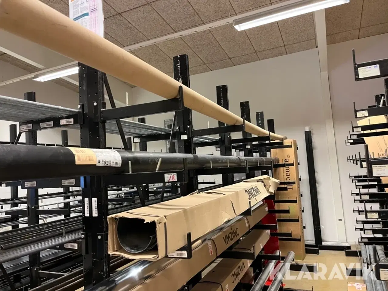 Billede 4 - Grenreol en række