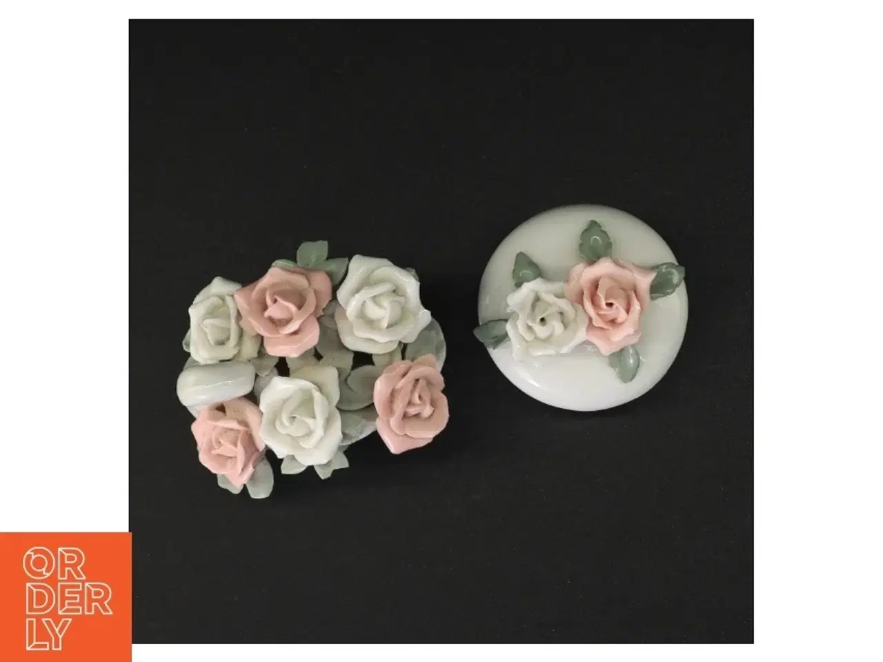 Billede 2 - Porcelænssvane med blomsterdekoration og krukke (str. Svane 9 x 8 x 8 cm krukke 7 x 6 cm)