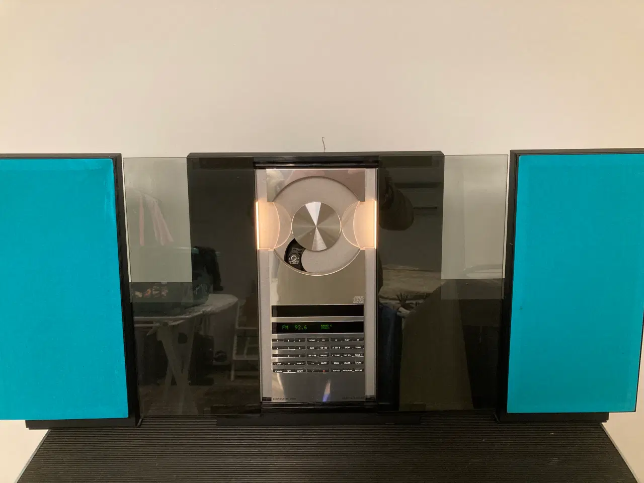 Billede 2 - BEOCENTER 2300 med aktive højtalere og vægbeslag