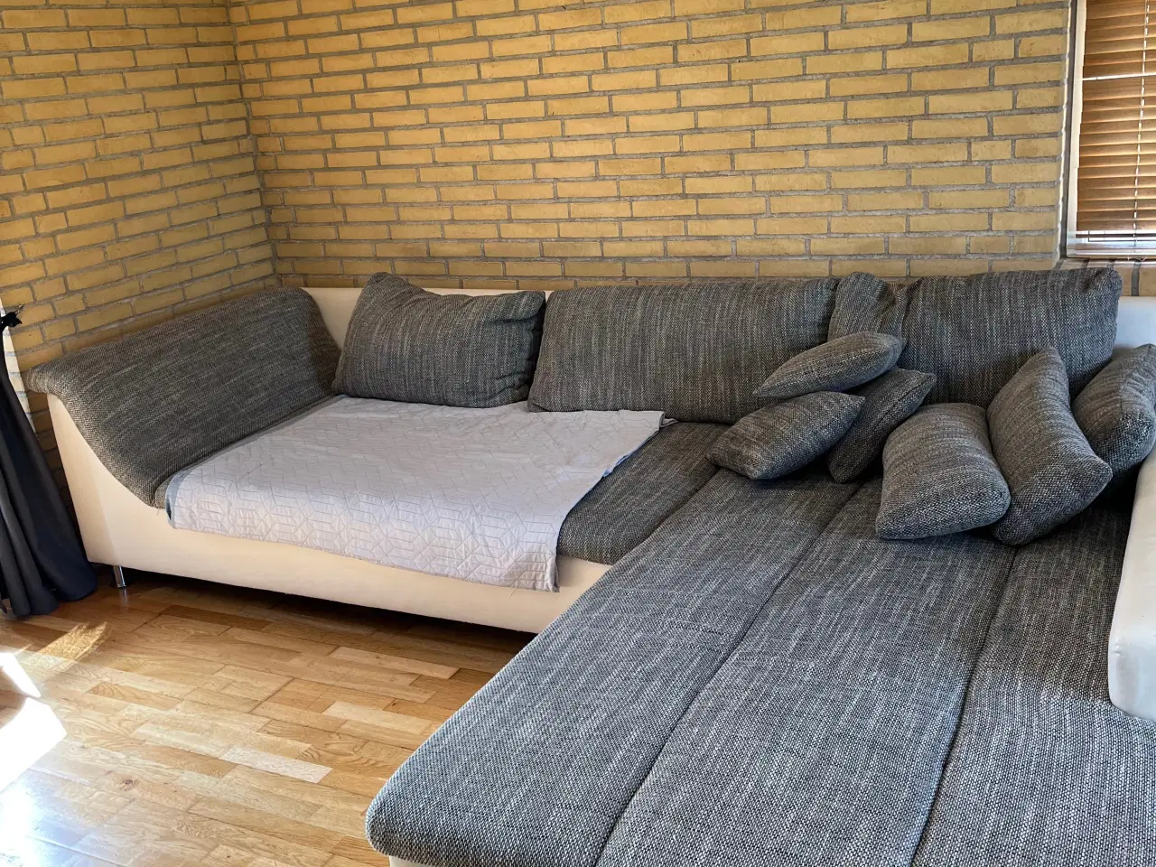 Billede 2 - Sofa. Til højeste bud. Skal hentes i uge 4