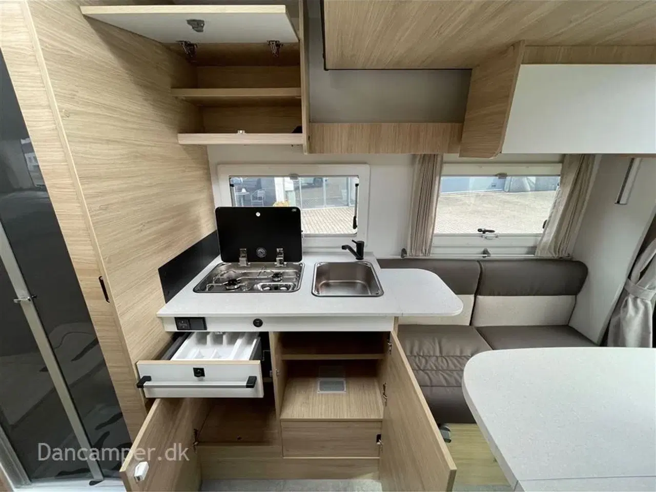 Billede 13 - 2026 - Chausson 797 Ultimate Line   Chausson 797 Ultimate Line, 140 HK, 8-trins automatgearkasse, solcelle. sænkeseng, alu.fælge og adaptiv fartpilot