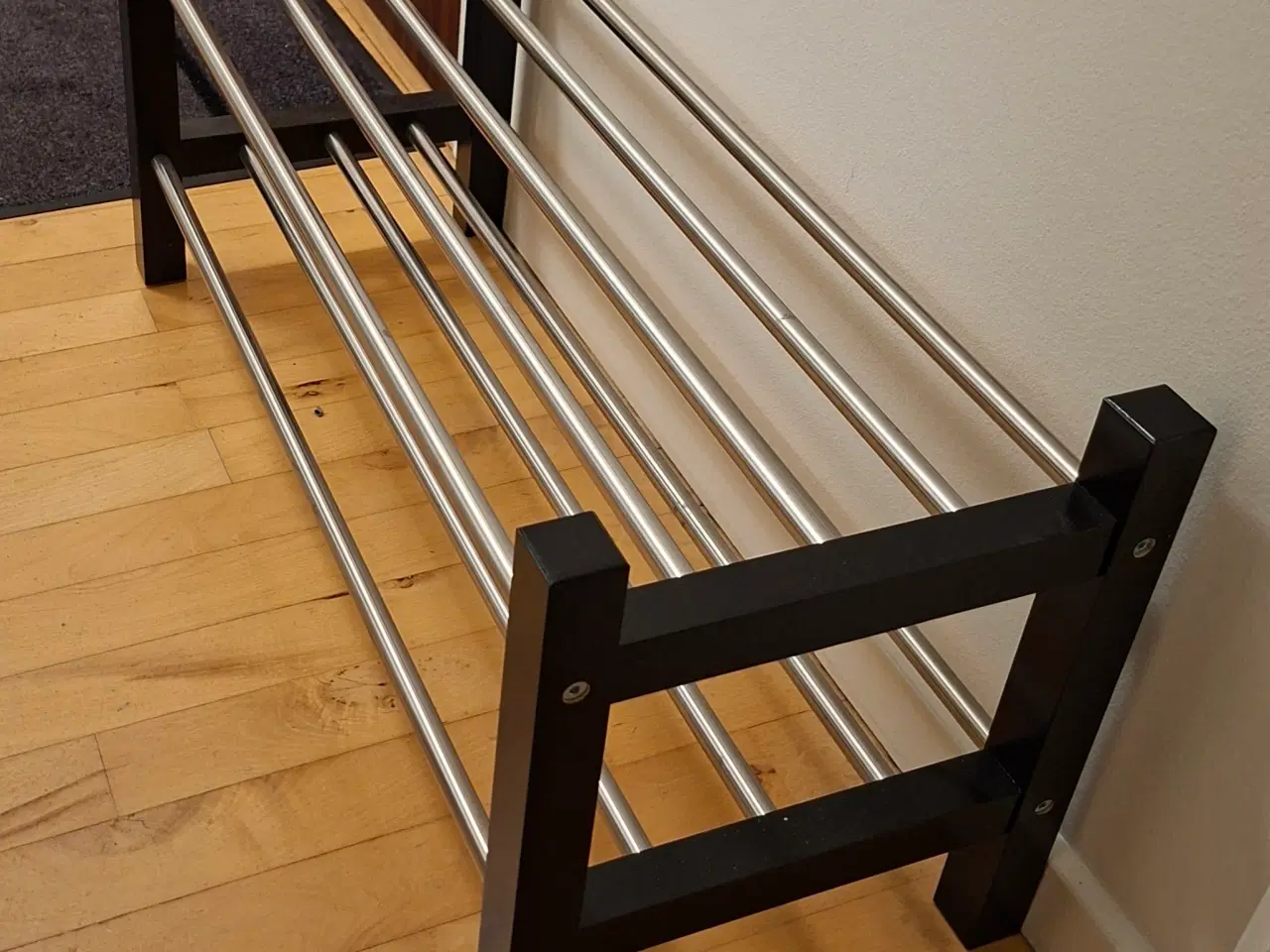 Billede 3 - Skostativ, sort og børstet stål