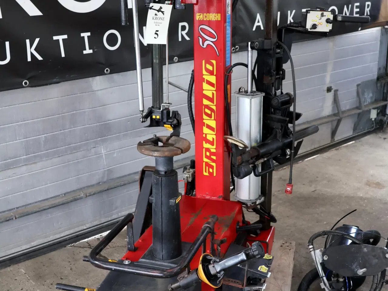 Billede 2 - Corghi dækapparat model Artiglio 50 m/løftefunk.