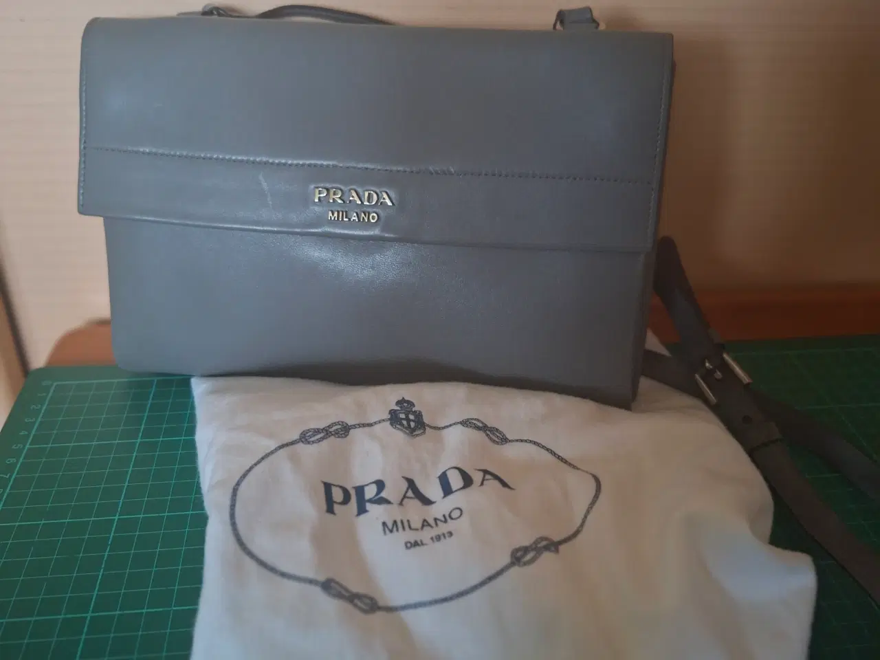 Billede 2 - Prada crossbody grå skind