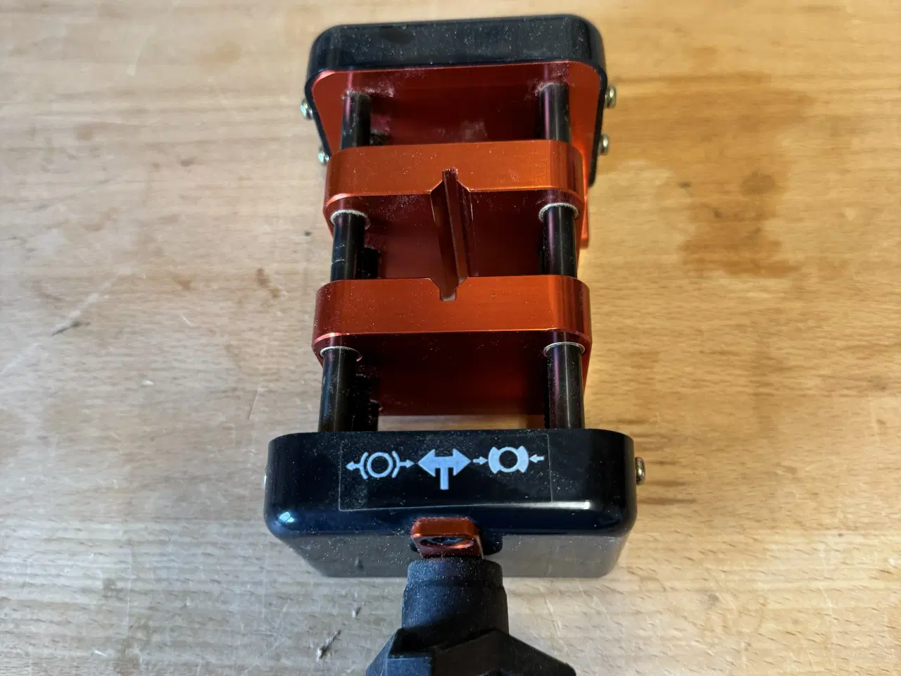 Billede 5 - UJK Boreguide og Selv-centrerende Skruestik