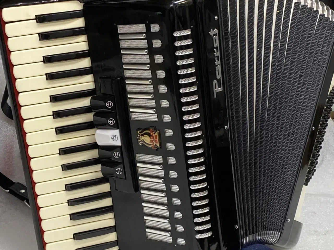 Billede 1 - Perrot harmonika sælges fra samling – nyserviceret