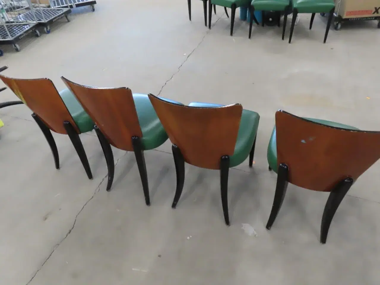 Billede 5 - 4 stk. Stole med træryg og grøn læder