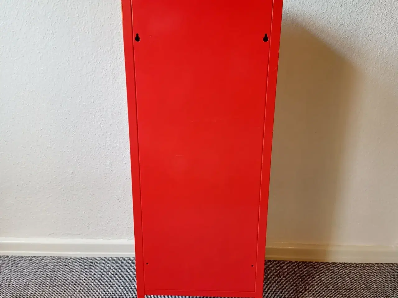 Billede 5 - Rødt stål skab. IKEA PS.
