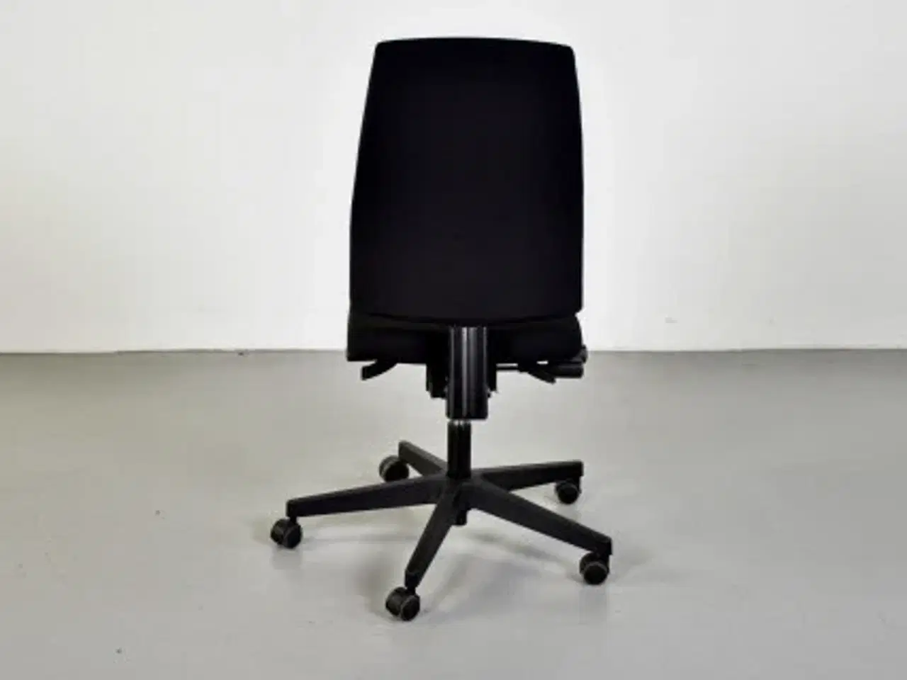 Billede 3 - Sort interstuhl kontorstol med høj ryg