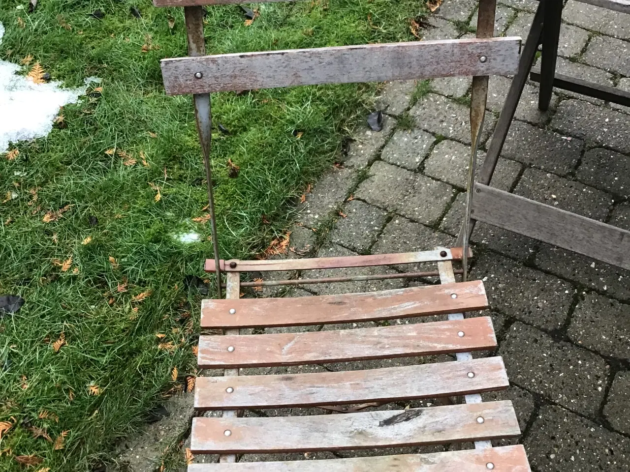 Billede 3 - Træ haveklapbord og en cafestol.