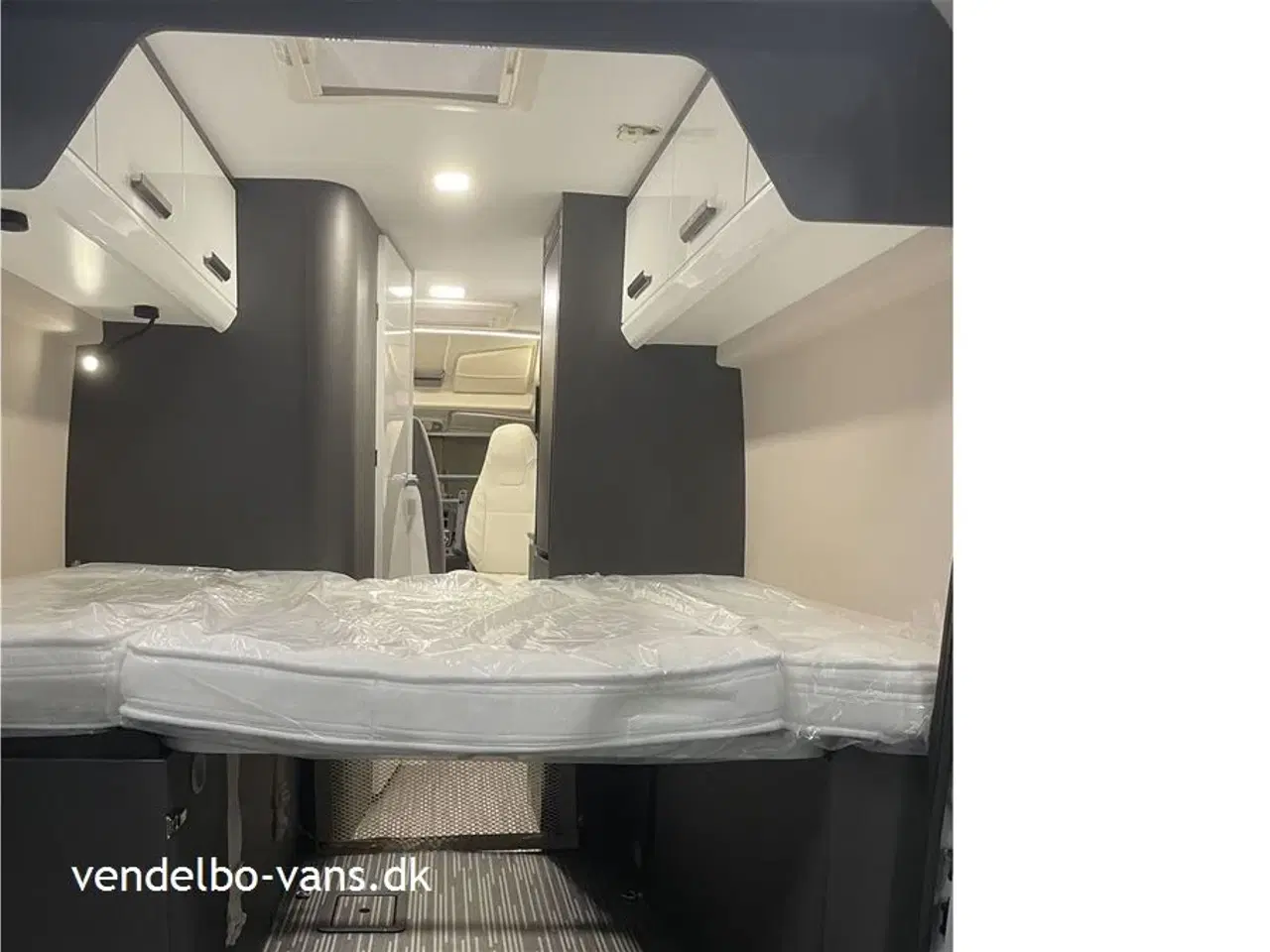 Billede 10 - 2024 - McLouis Menfys Van 03 S-Line   Under 6 meter med stor dejlig dobbeltseng - automatgear