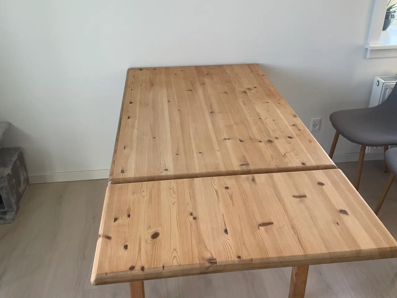 Billede 4 - Spisebord + 4 stole