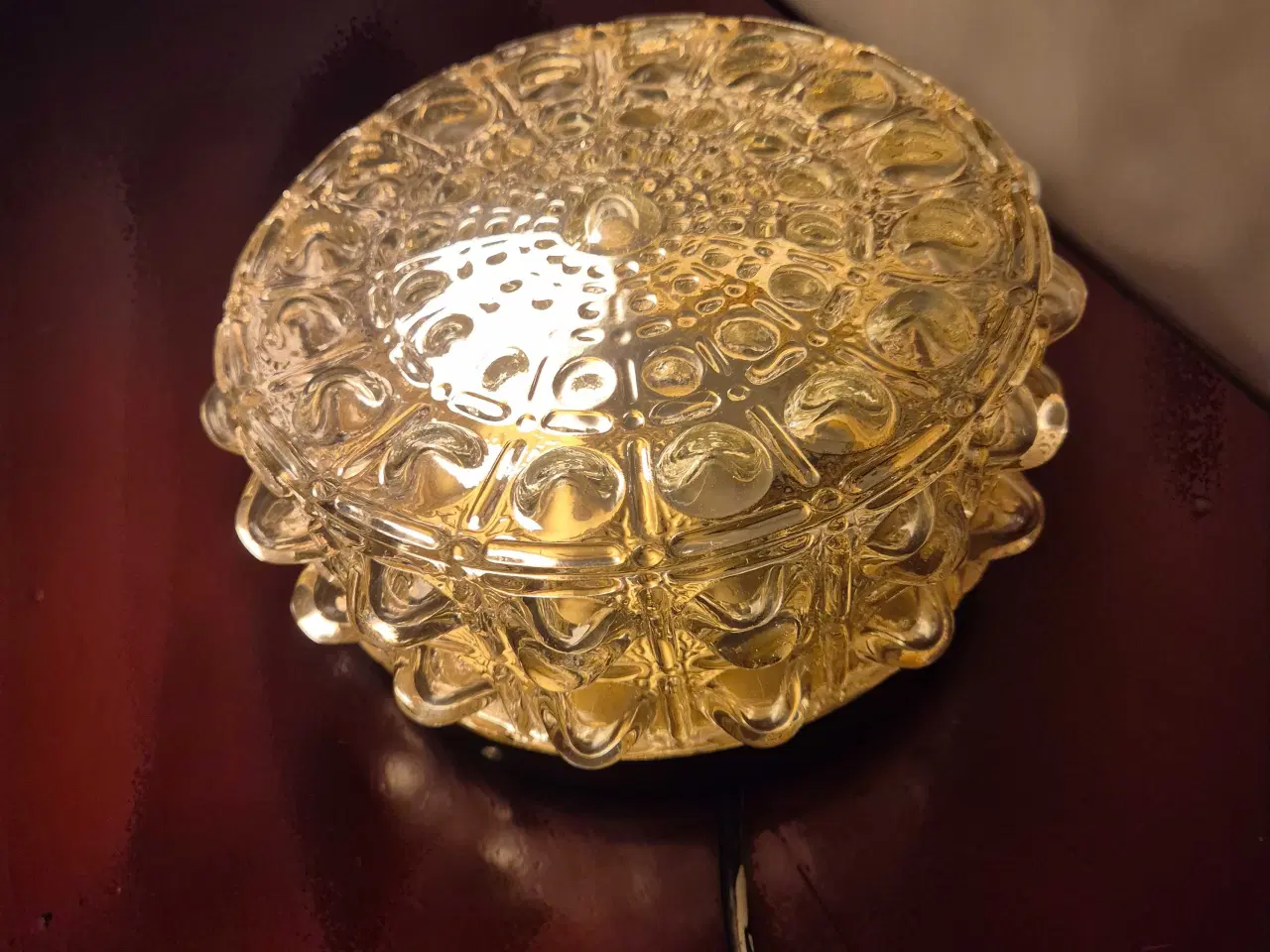 Billede 9 - Rund plafond med gylden glasskærm