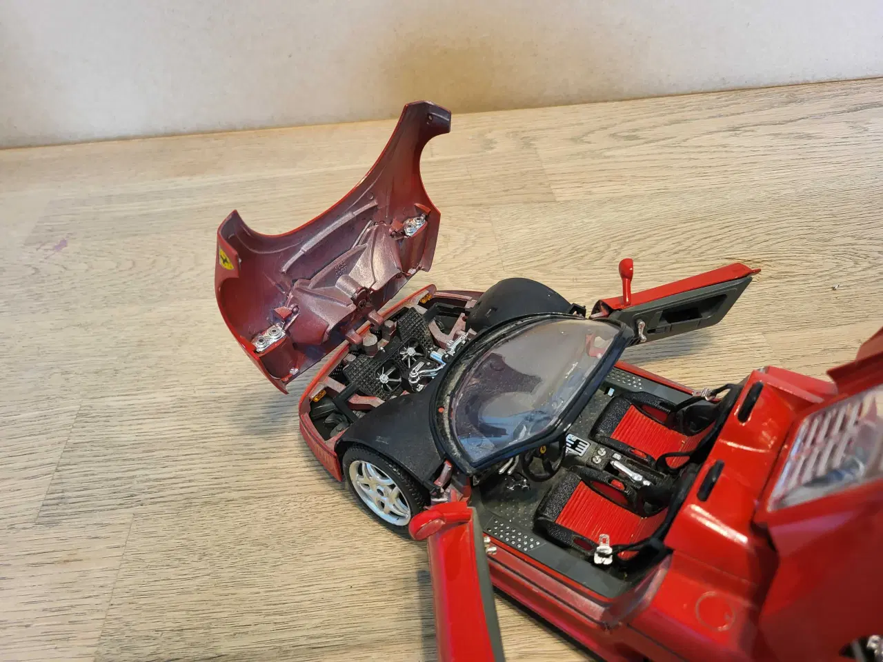 Billede 5 - Modelbil: FERRARI F50 1995.  Skala 1/18.