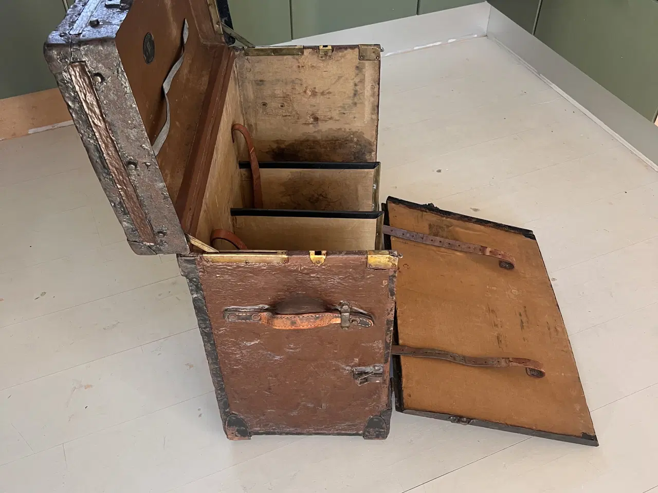 Billede 1 - Antik kuffert til at sælge vare fra