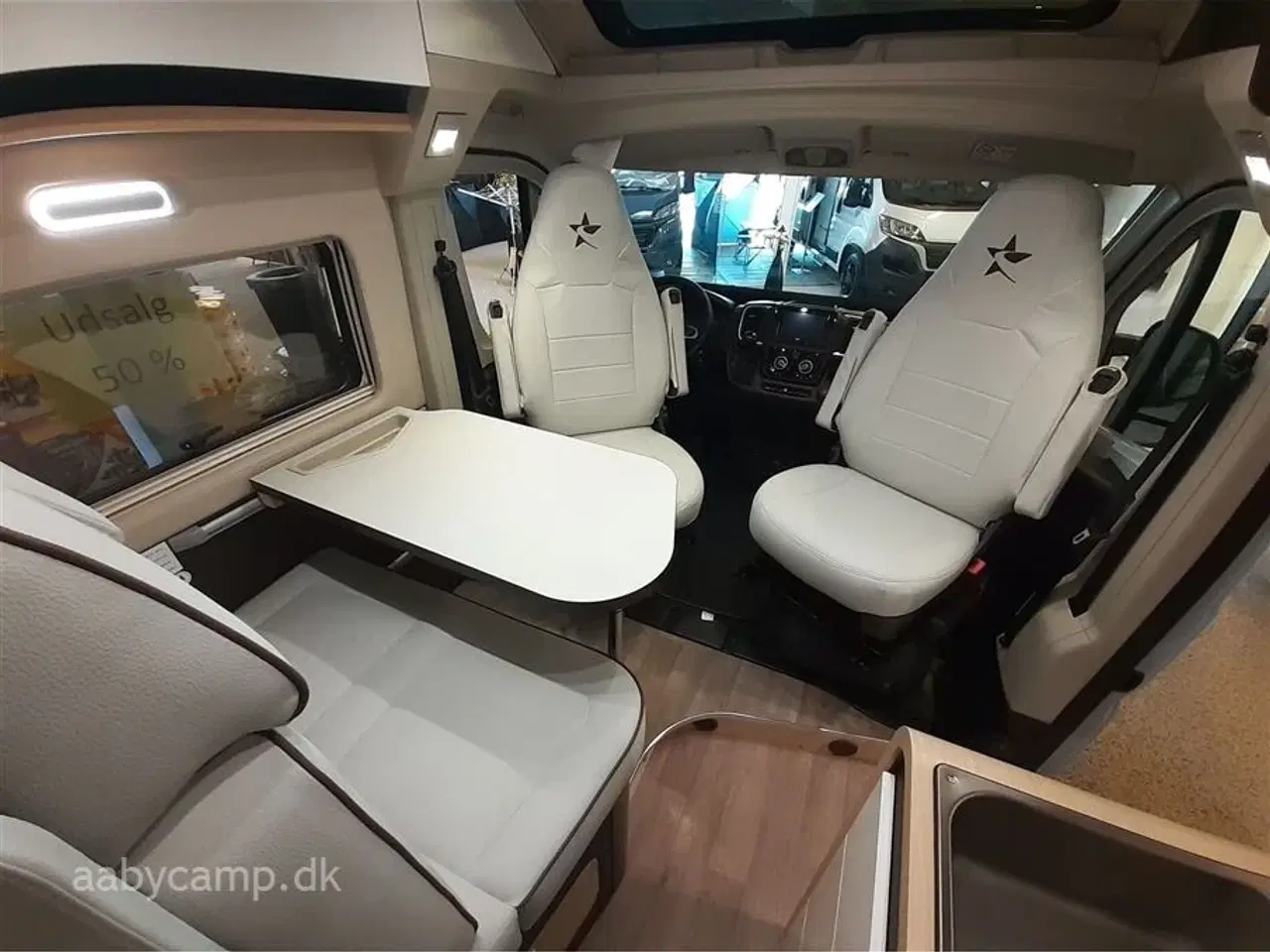 Billede 9 - 2024 - Autostar van V630LI Design Edition   Luksus Van. Automatgaer. lædersæder.  Alufælge,  langsgående senge.