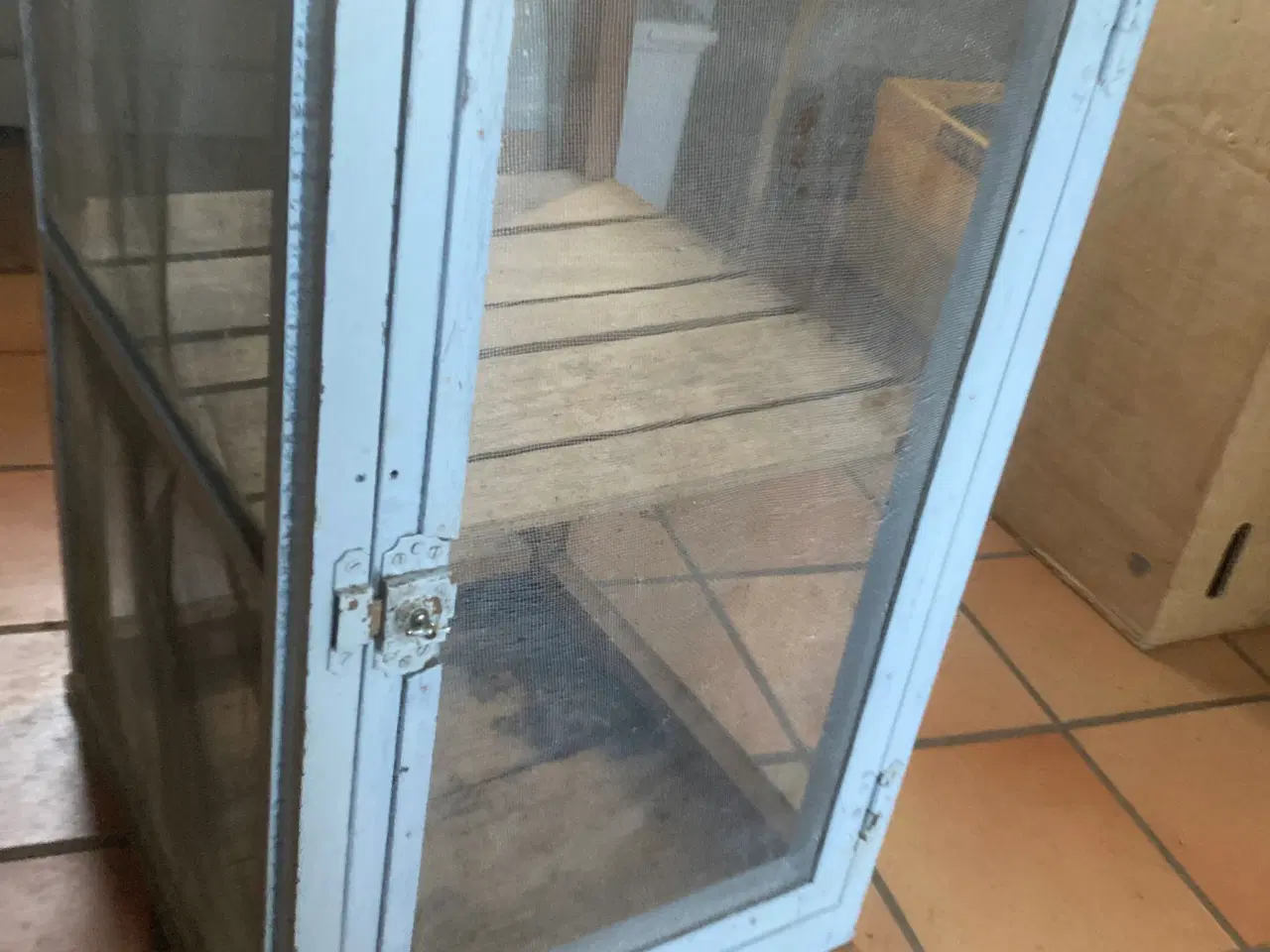 Billede 1 - Flueskab