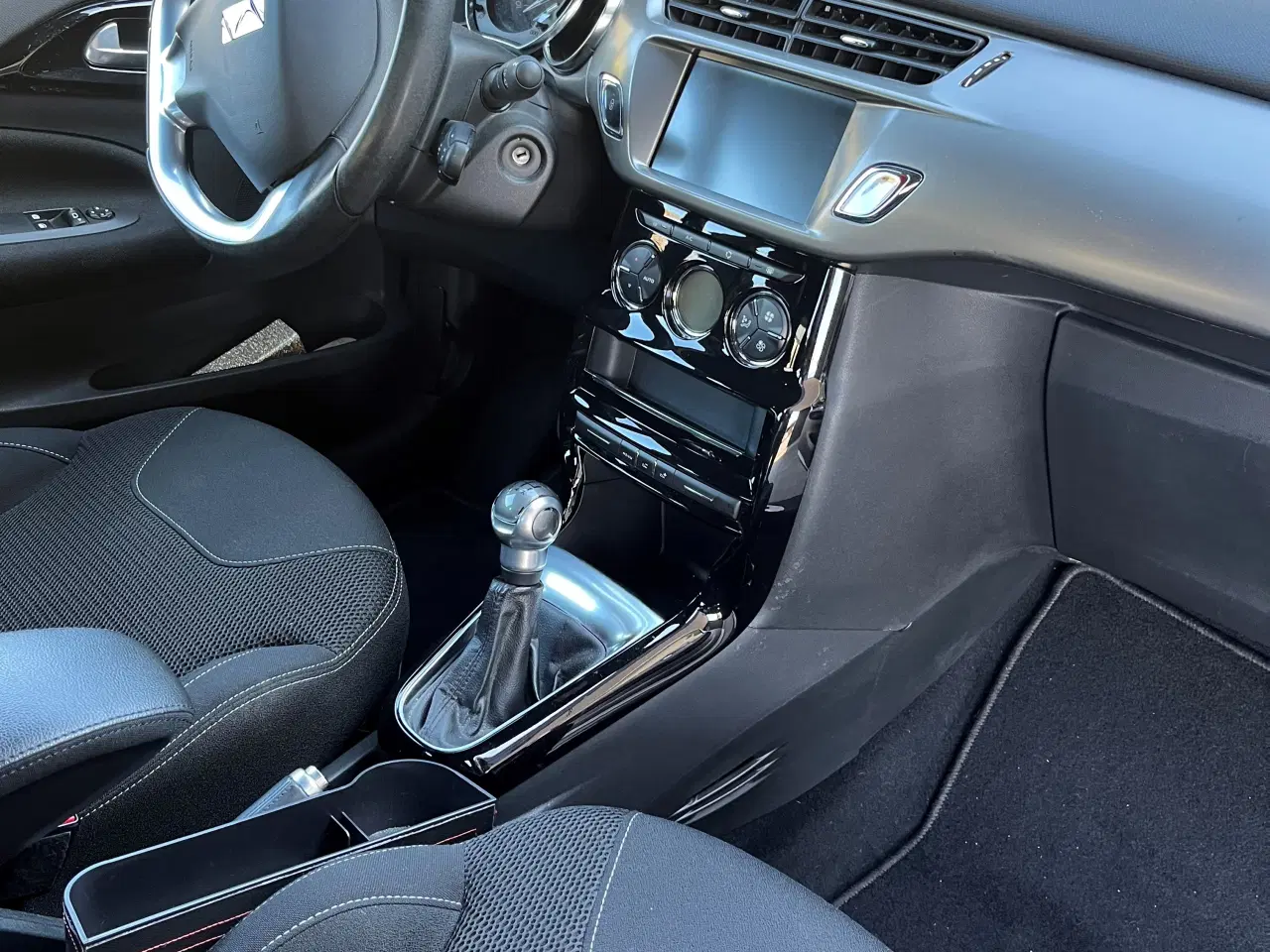 Billede 4 - DS3 BHDi 100 S&S Style+ 3D. 2018 - lavt km