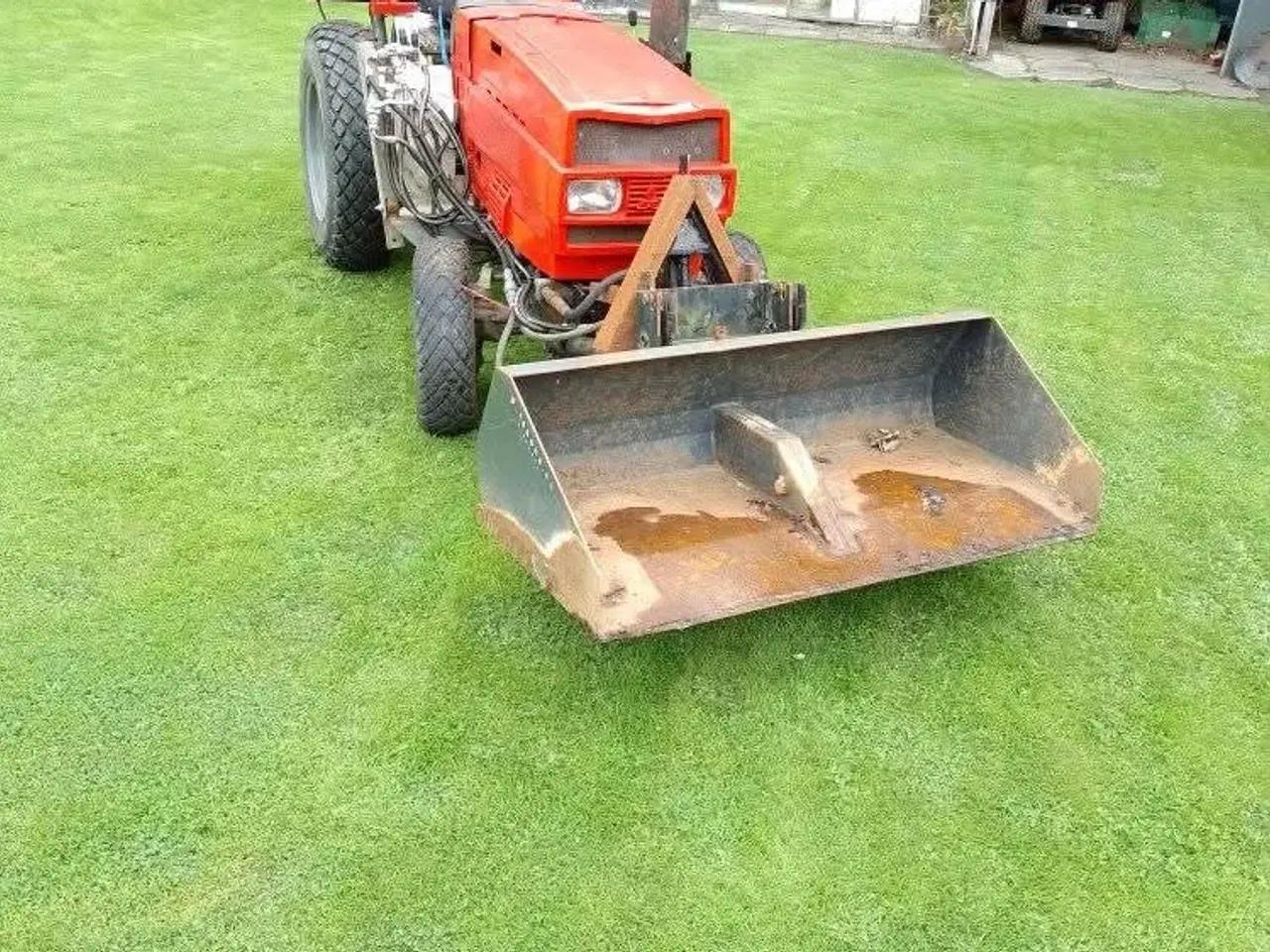Billede 3 - Lille traktor sælges med en del tilbehør