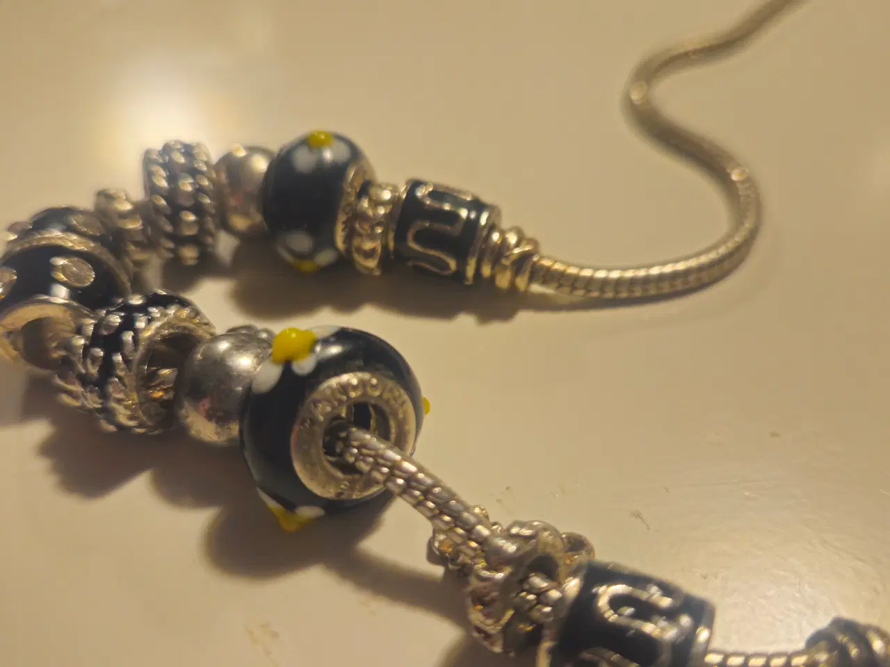 Billede 3 - Pandora halskæde med 13 charms