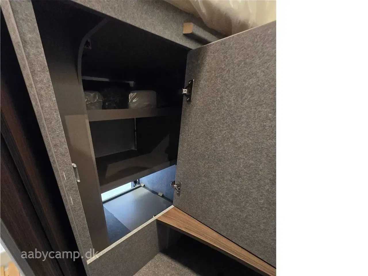 Billede 21 - 2026 - Euramobil Integra Line GT 726 EF   MERCEDES FØRE ASSISTENTER.  MERCEDES AL-KO. UDVENDIG GAS. UDVENDIG BRUSER. LITHIUM BATTERI. ALDE CENTRALVARME.