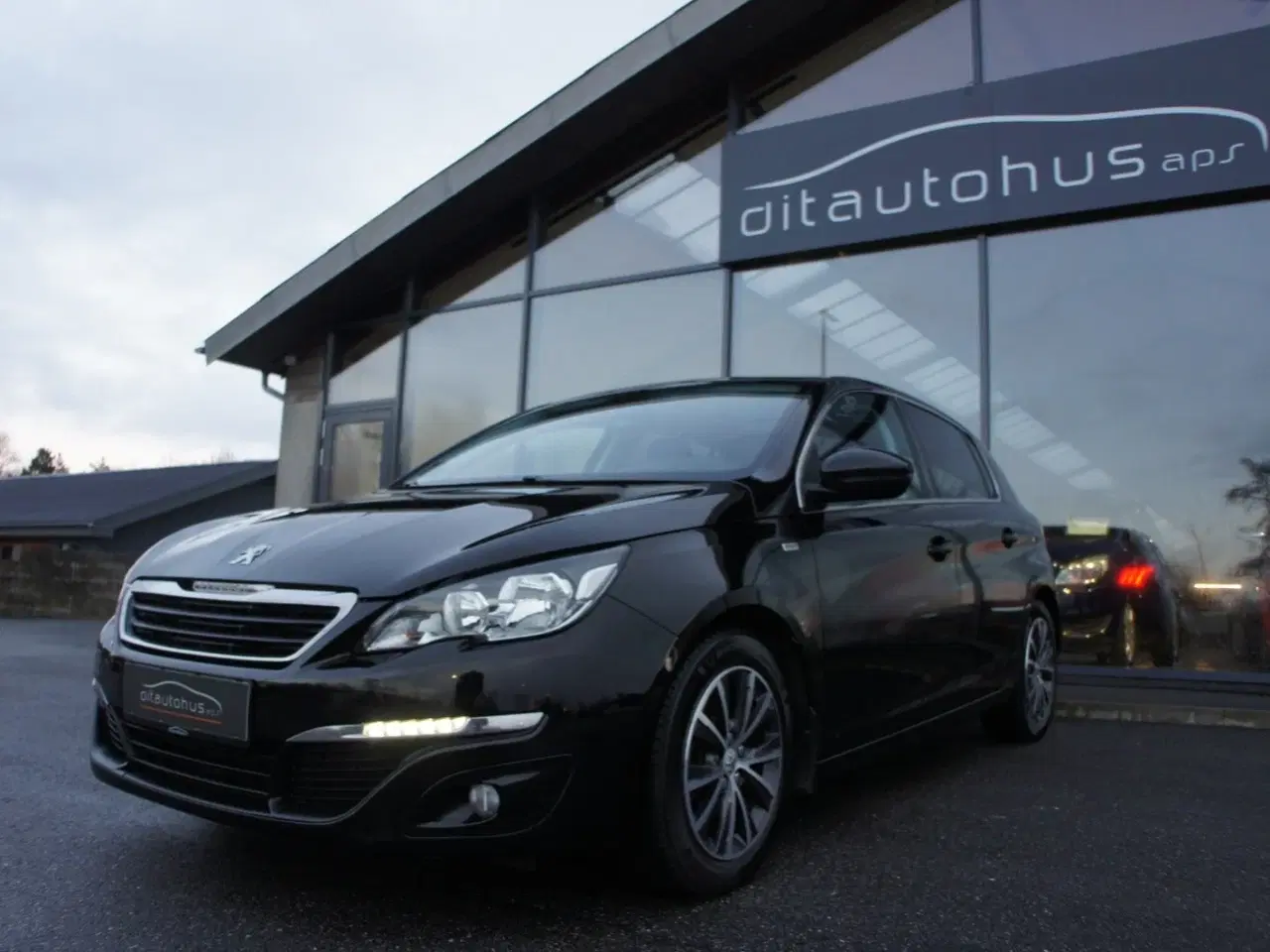 Billede 2 - Peugeot 308 1,6 BlueHDi 120 Style Sky