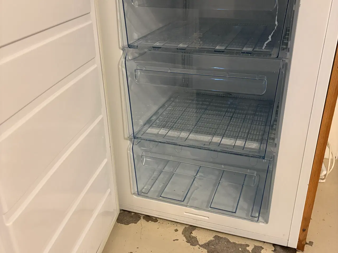 Billede 2 - Lille ældre skabsfryser