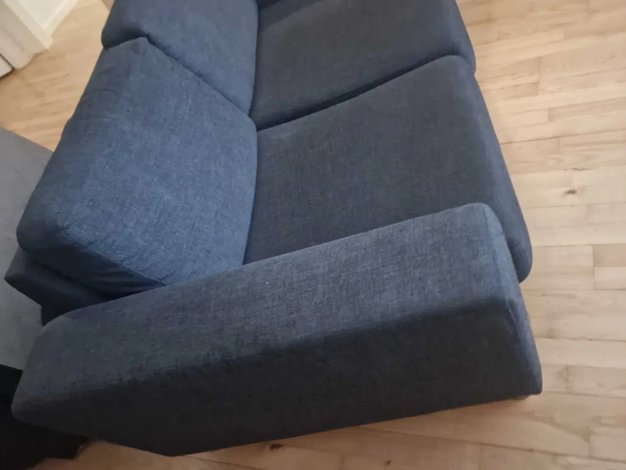 Billede 3 - 2 personers stofsofa fra Ilva.