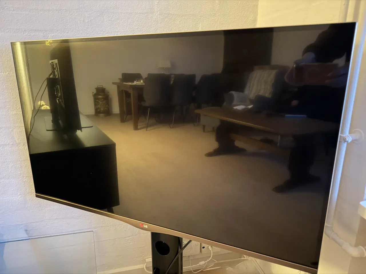 Billede 2 - LG 42” tv sælges inkl. fod