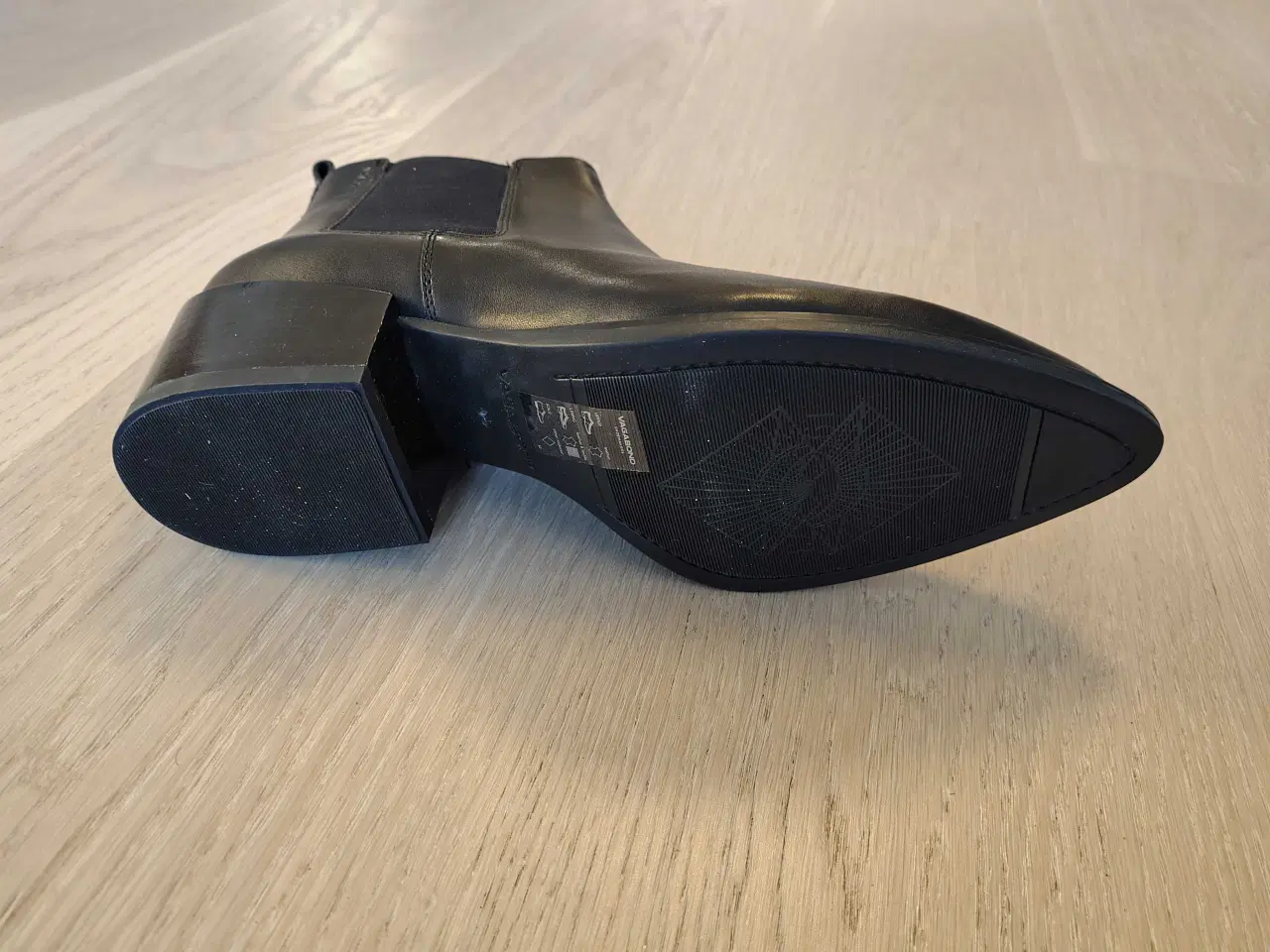 Billede 5 - Ubrugte sorte spidse Vagabond støvler str 40