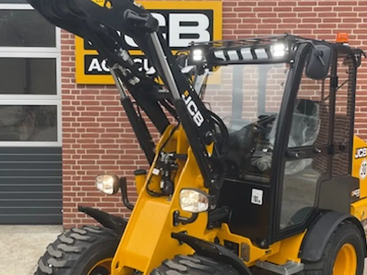 Billede 4 - JCB 403 Plus Agri Med kabine og 30 km/t