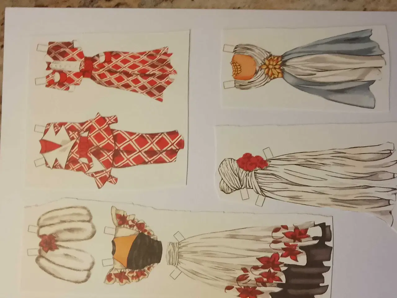 Billede 3 - Påklædningsdukker 