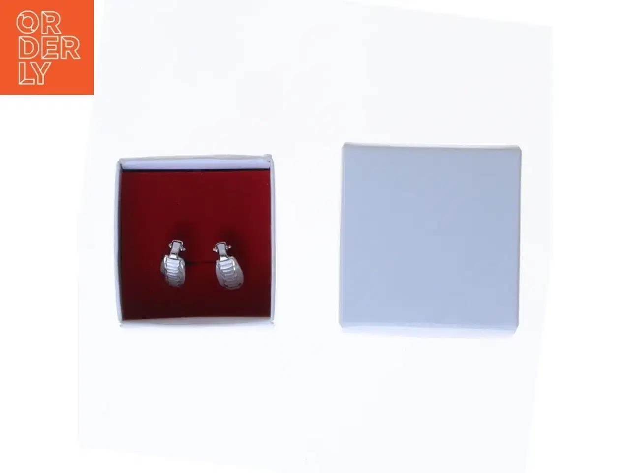 Billede 2 - Sølv øreringe med æske (str. 1 cm)