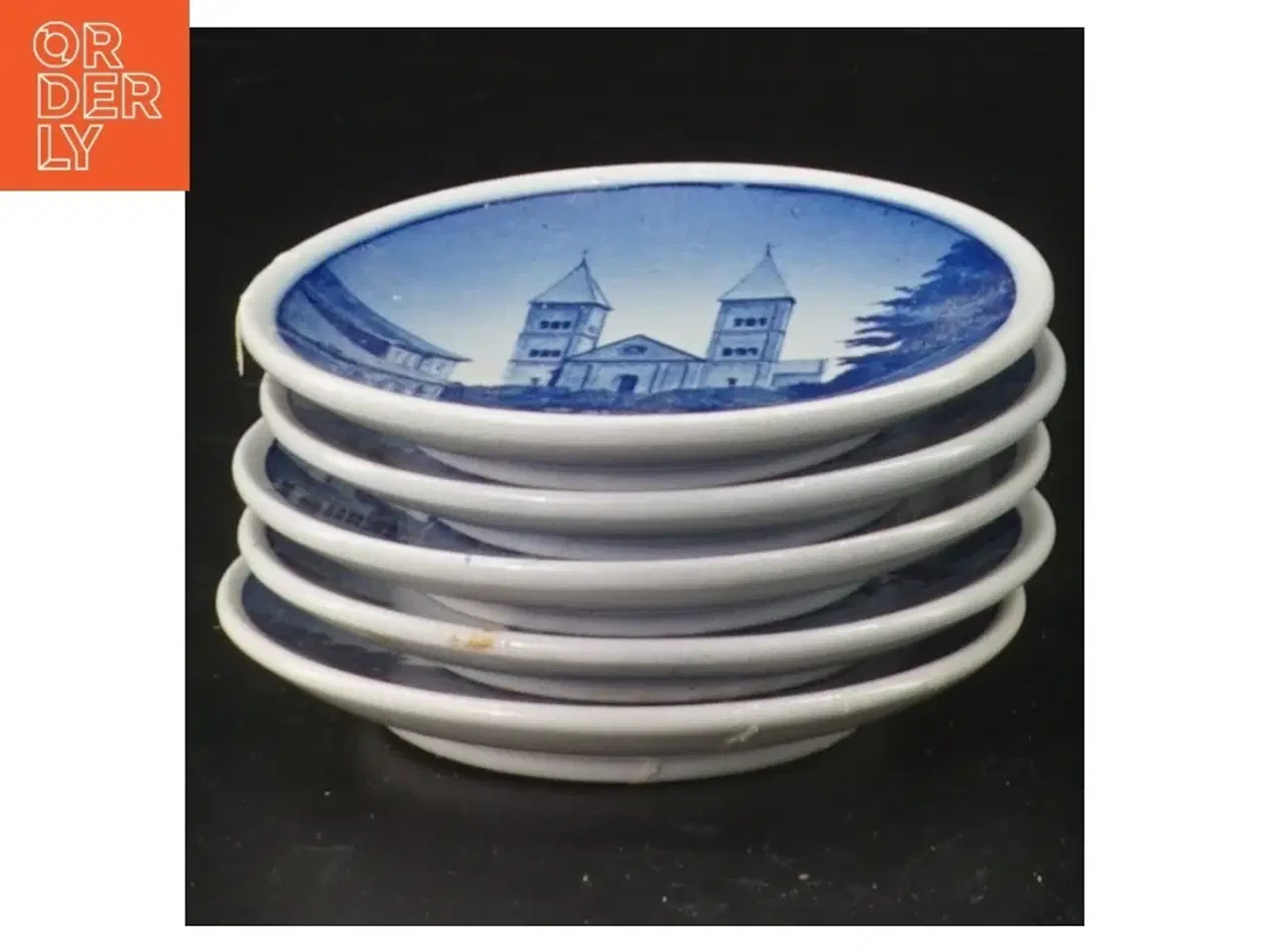 Billede 3 - Små dekorative tallerkener med blå motiver (str. Ø. 8,5 cm. 5 styk) fra Aluminia