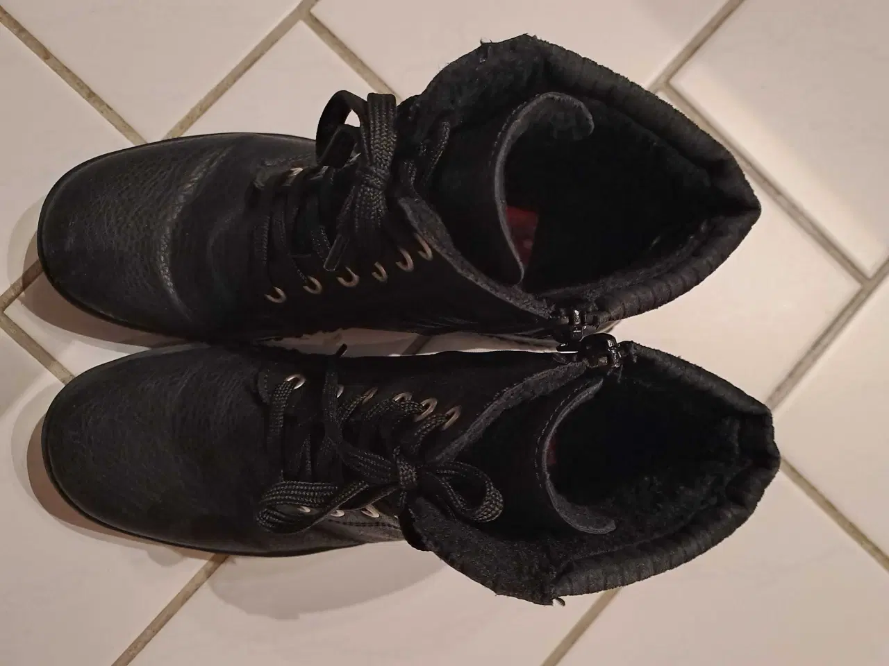 Billede 3 - Sort ankelstøvle i skind fra rieker str 38