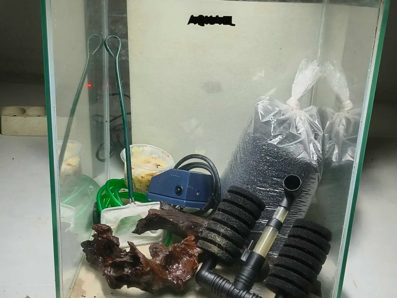 Billede 4 - 30 liters aquael akvarie med udstyr 