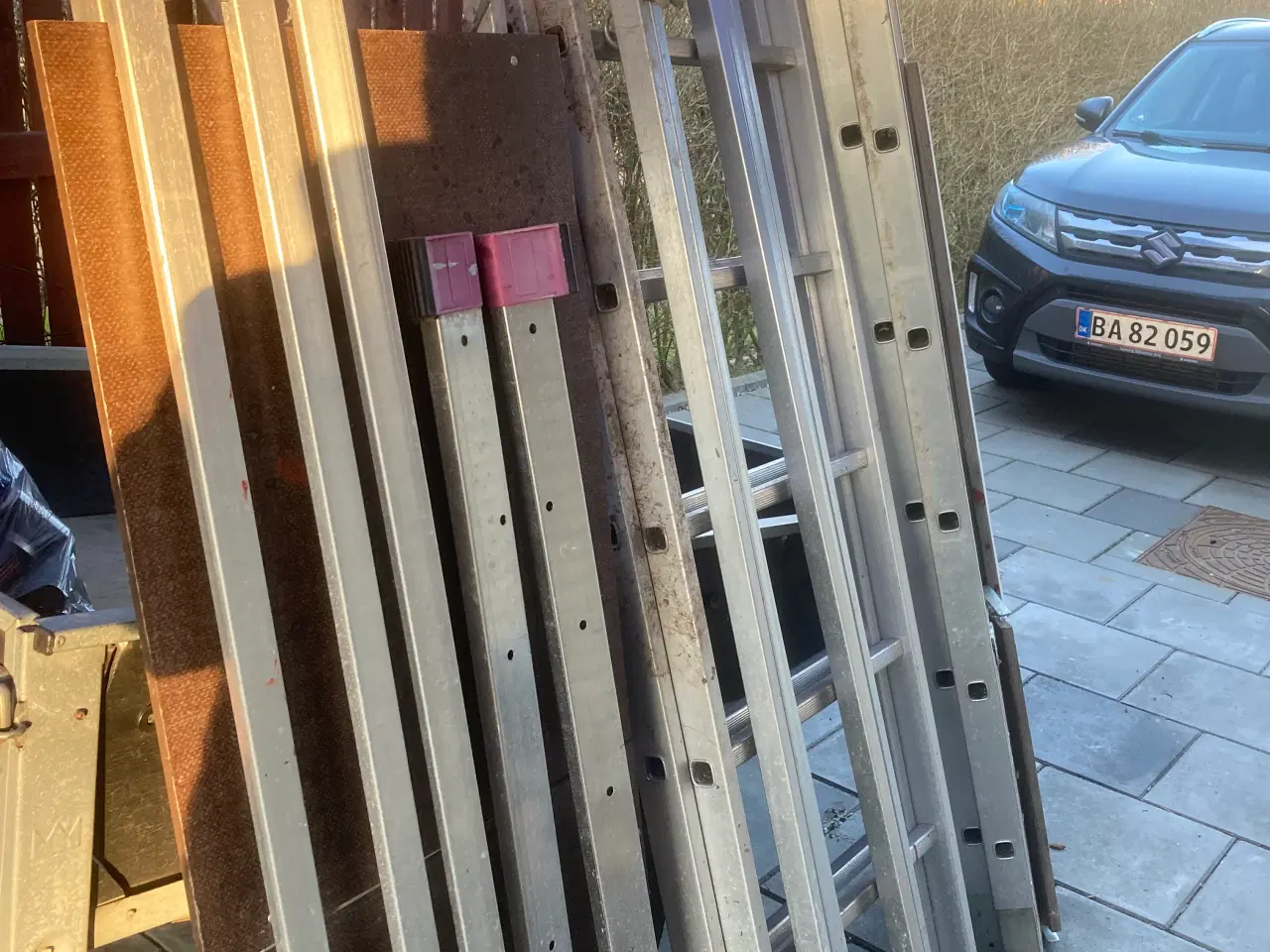 Billede 1 - Godt stillads til mindre opgaver på huset