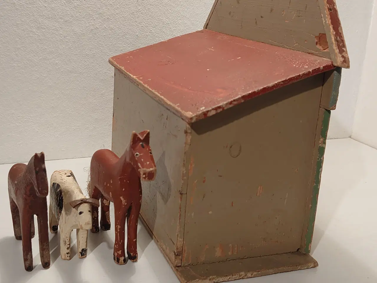 Billede 6 - Fængselslegetøj: 3 stk trædyr og stald fra ca.1933