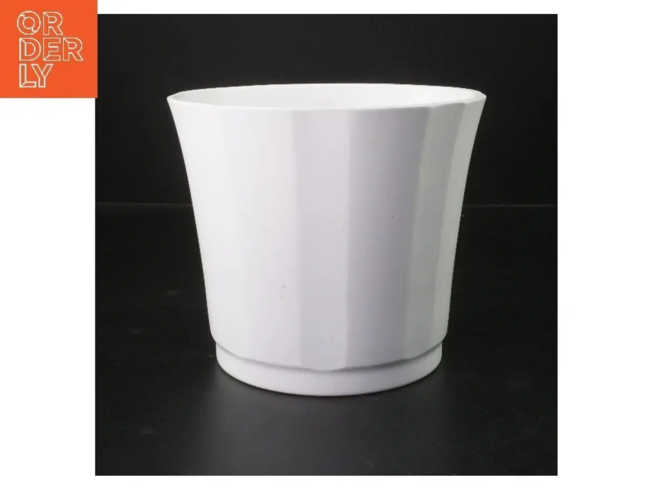 Billede 1 - Hvid urtepotteskjuler fra IKEA (str. 16x18 cm)