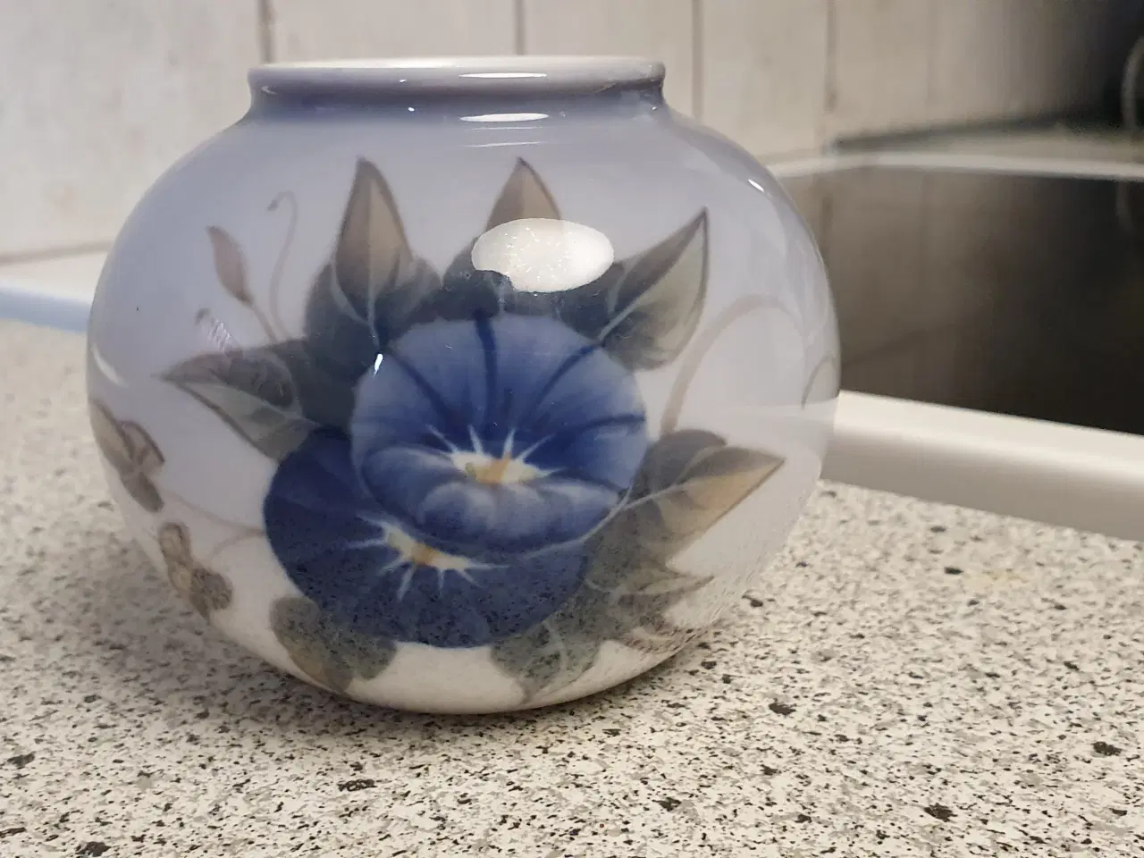 Billede 1 - Royal Copenhagen vase blomster mønster