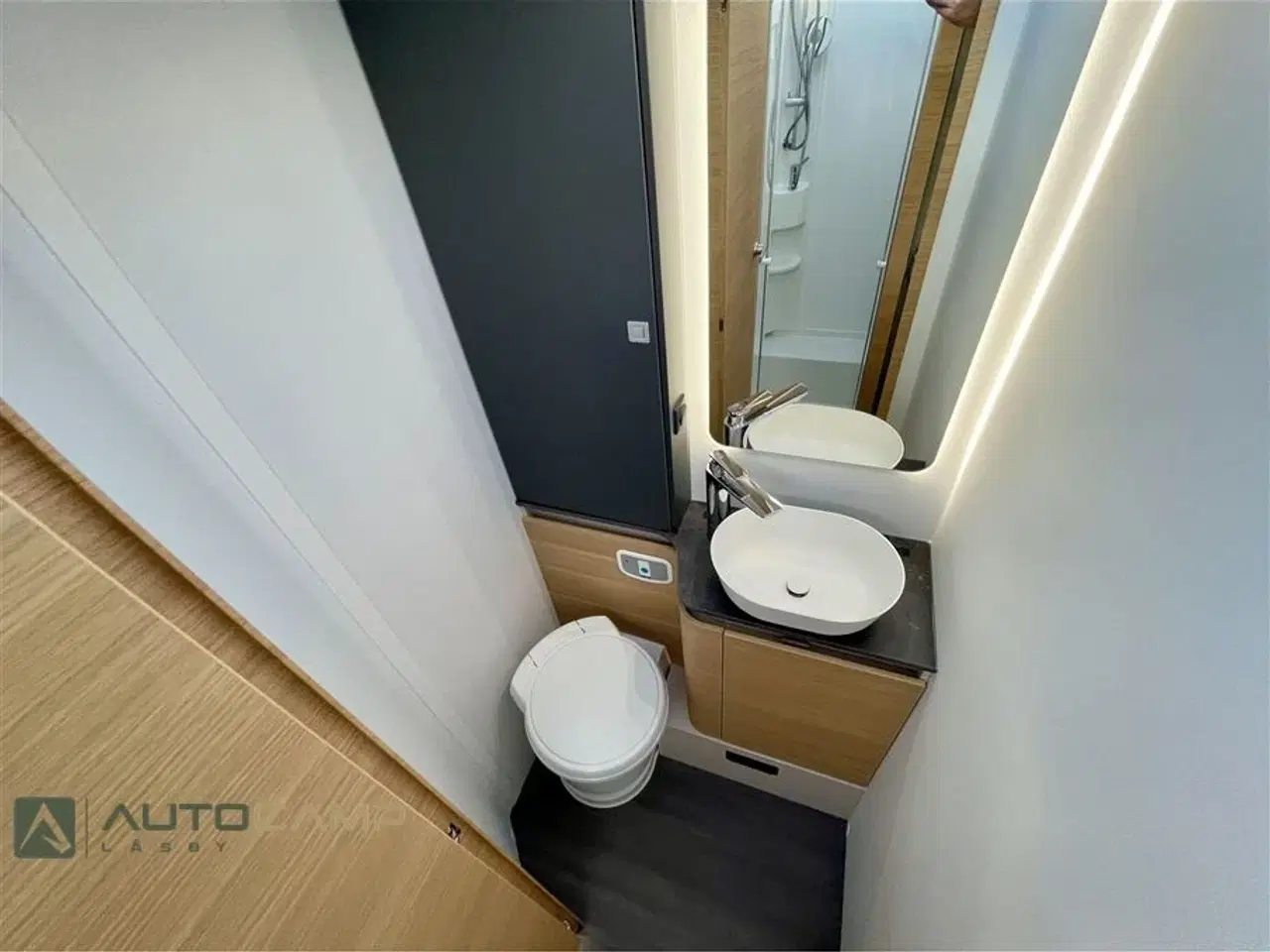 Billede 14 - 2026 - Adria Matrix M670