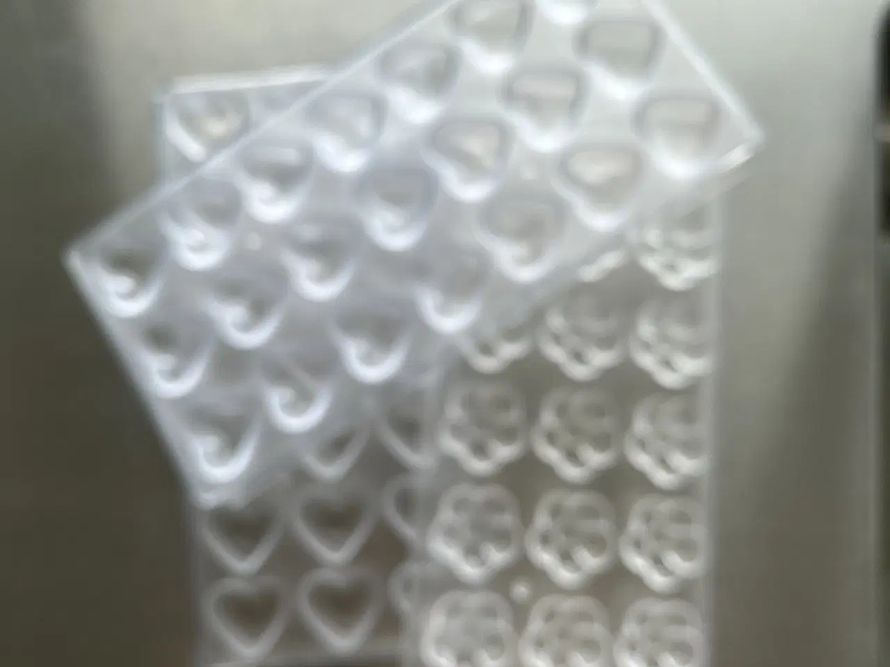 Billede 2 - 3 chokoladeforme i polycarbonat, hjerter og blomst