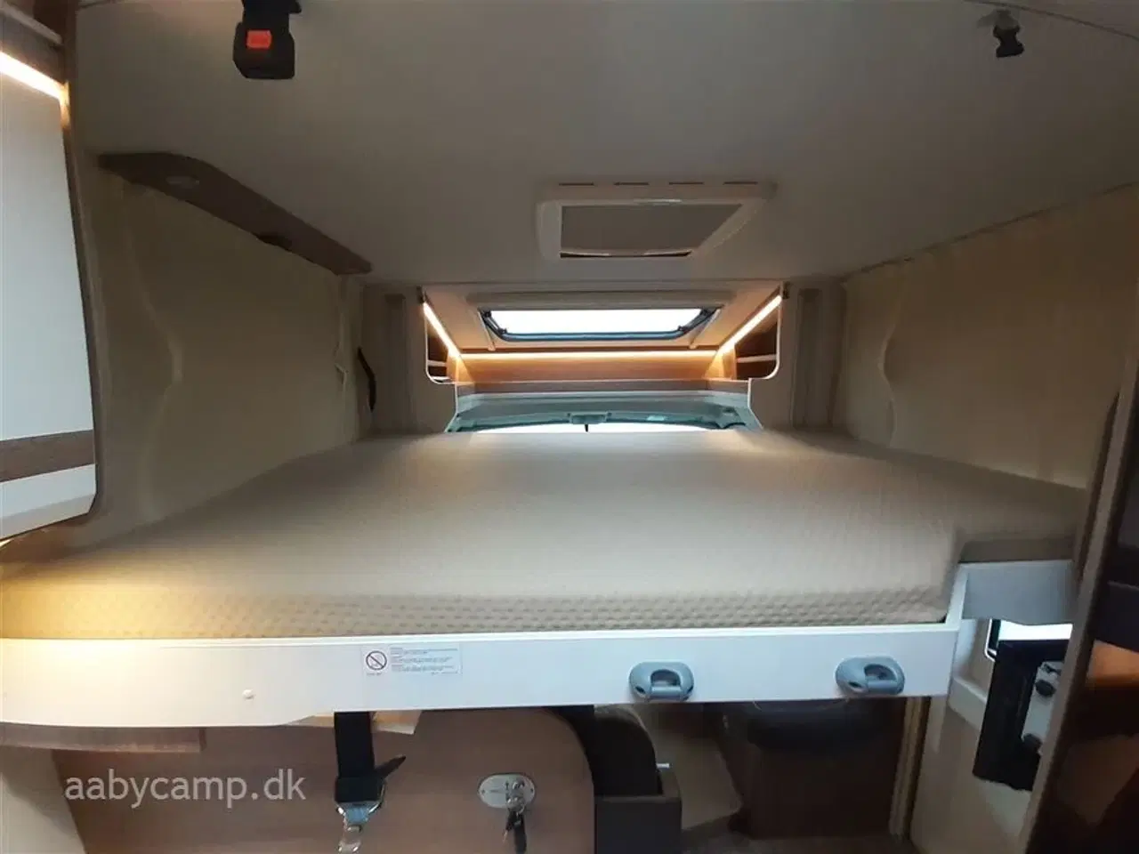 Billede 6 - 2016 - Dethleffs Trend T 7057 EB   Autocamper med anhængertræk. batteri. markise. clesana toilet. thetford ovn.cykelstativ.