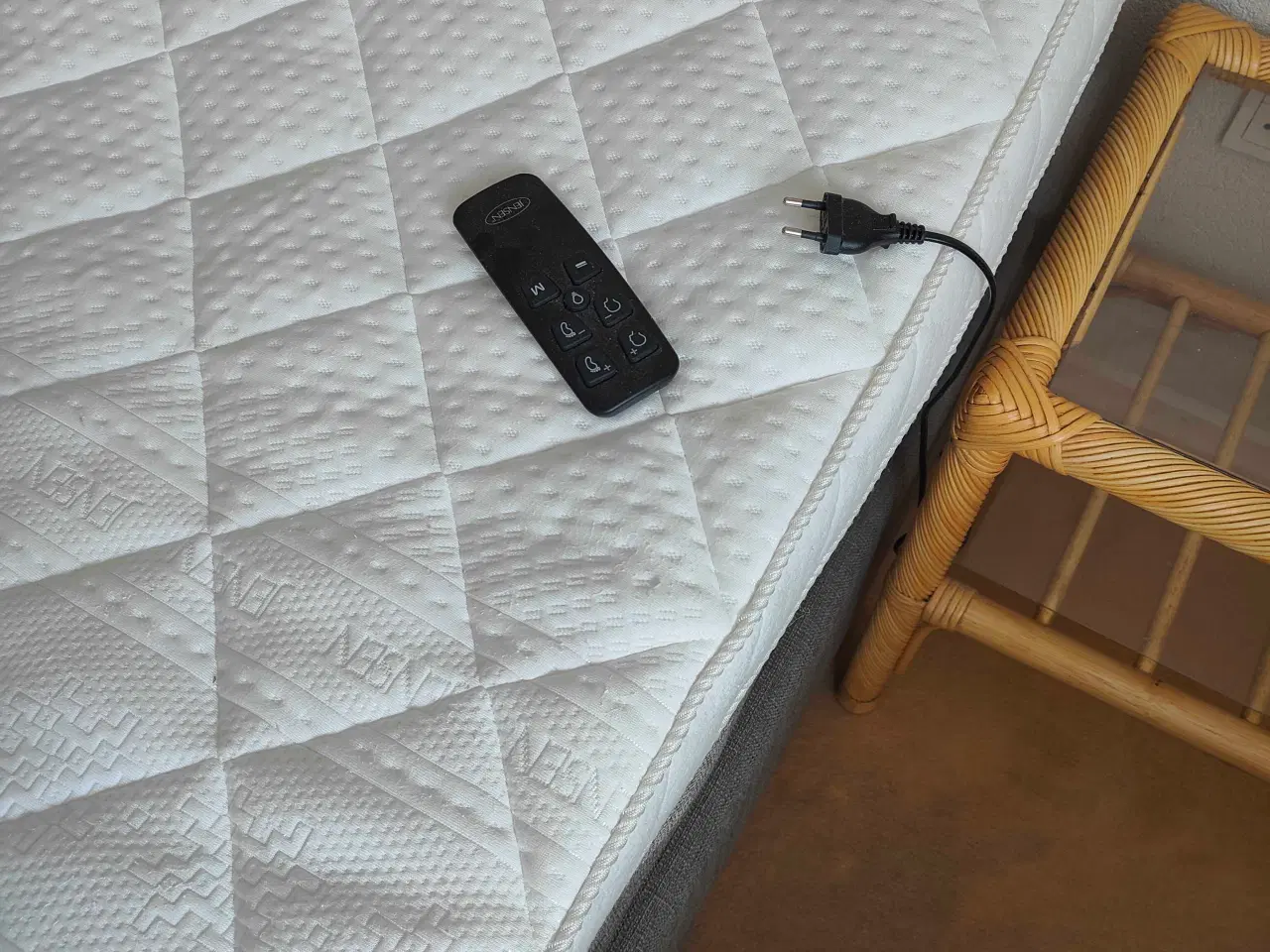 Billede 4 - To stk JENSEN elevations senge fra 2021