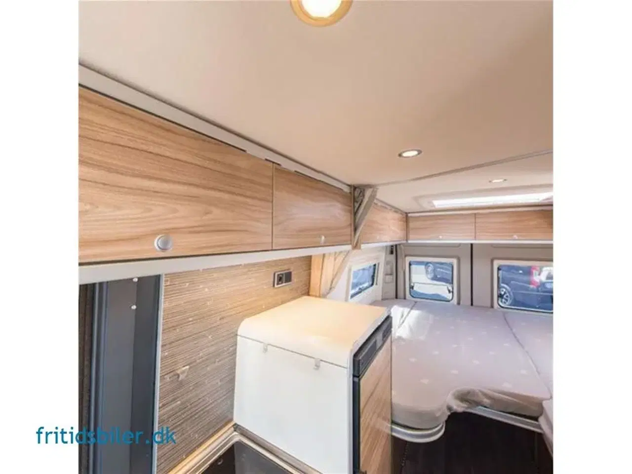 Billede 3 - 2024 - Hymer Campervan Yellowstone   Hymer Campervan Yellowstone Hymers flagskib indnefor Fritidsbiler masser af plads og med 2 enkeltsenge