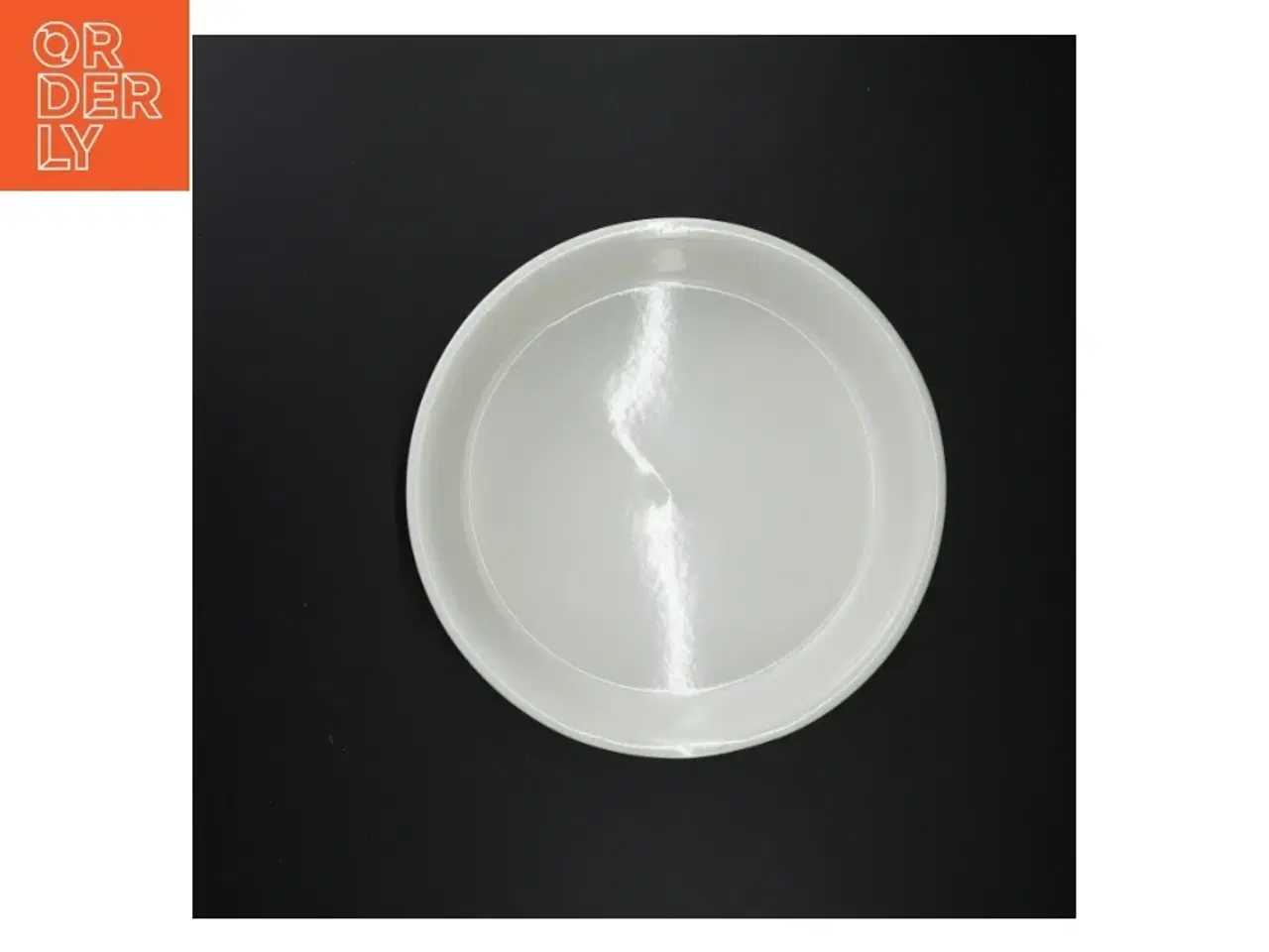Billede 3 - Hvid porcelænsfad med præget dekoration (str. 25 x 5 cm)