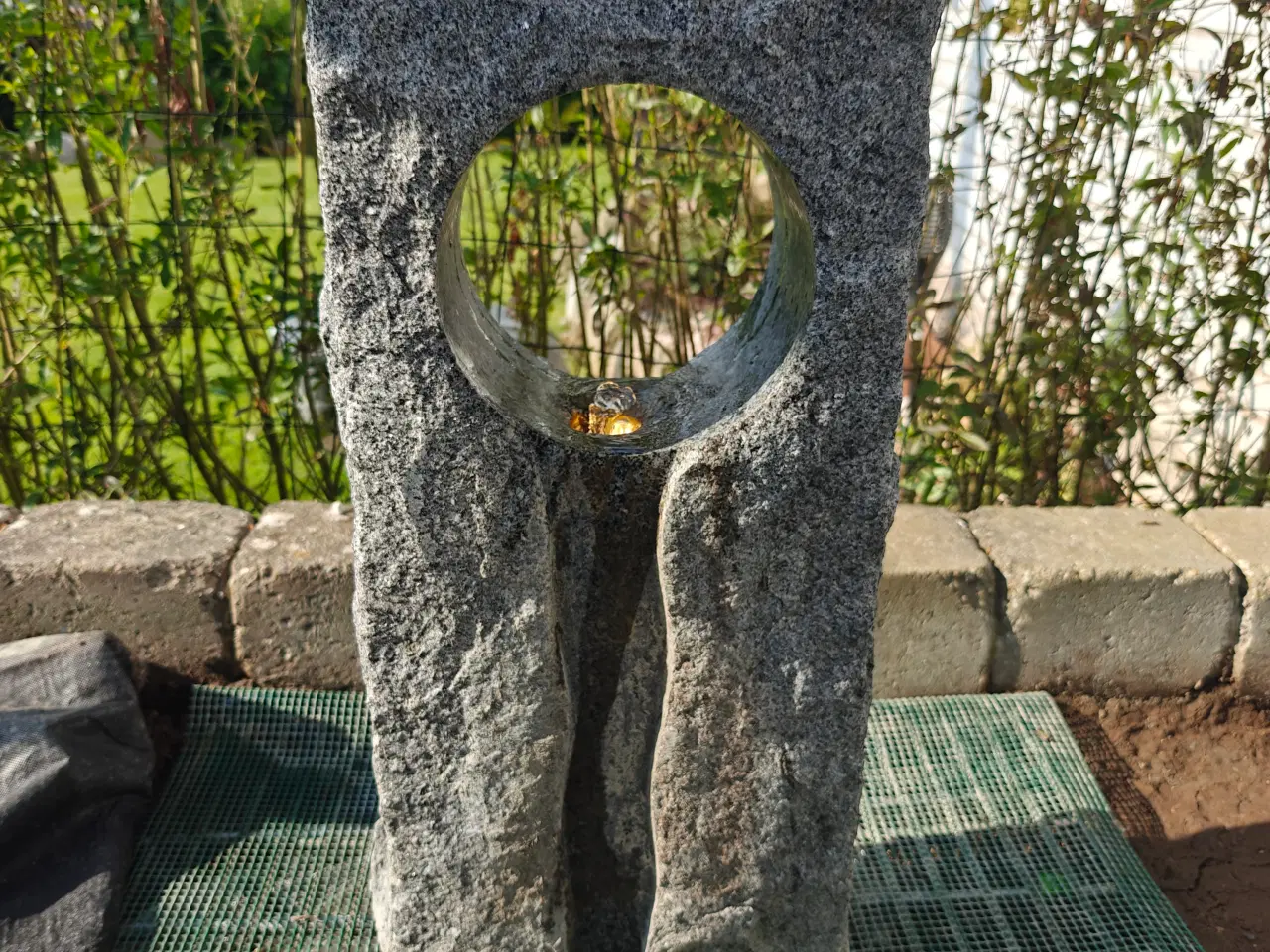 Billede 2 - Granit vandsten med pumpe og Led lys