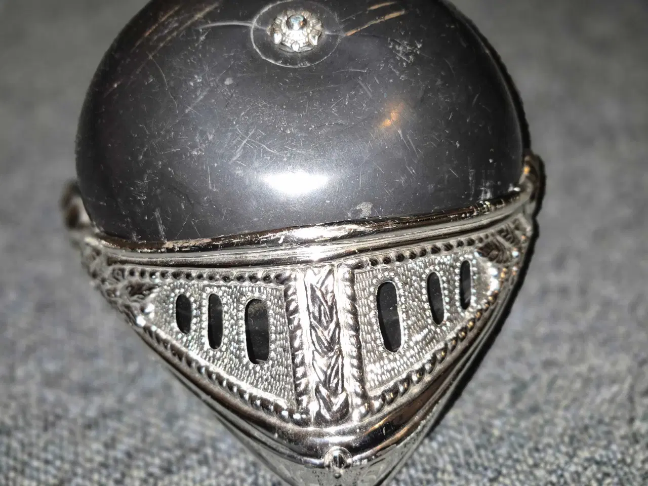 Billede 3 - 2 forskellige ridderhjelme